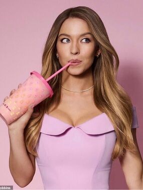 5 count - Sydney Sweeney x Baskin Robbin’s Color Changing Gummi Bear Cup